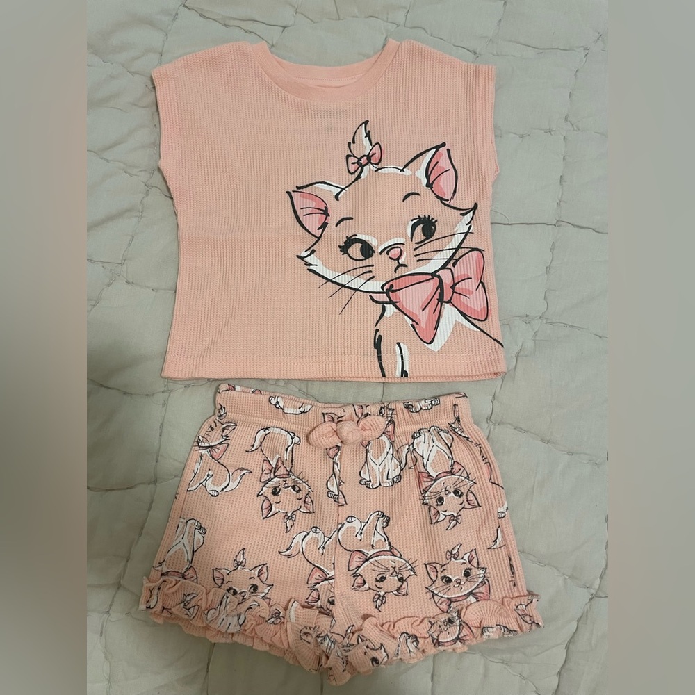 Disney Aristocat Marie shorts outfit